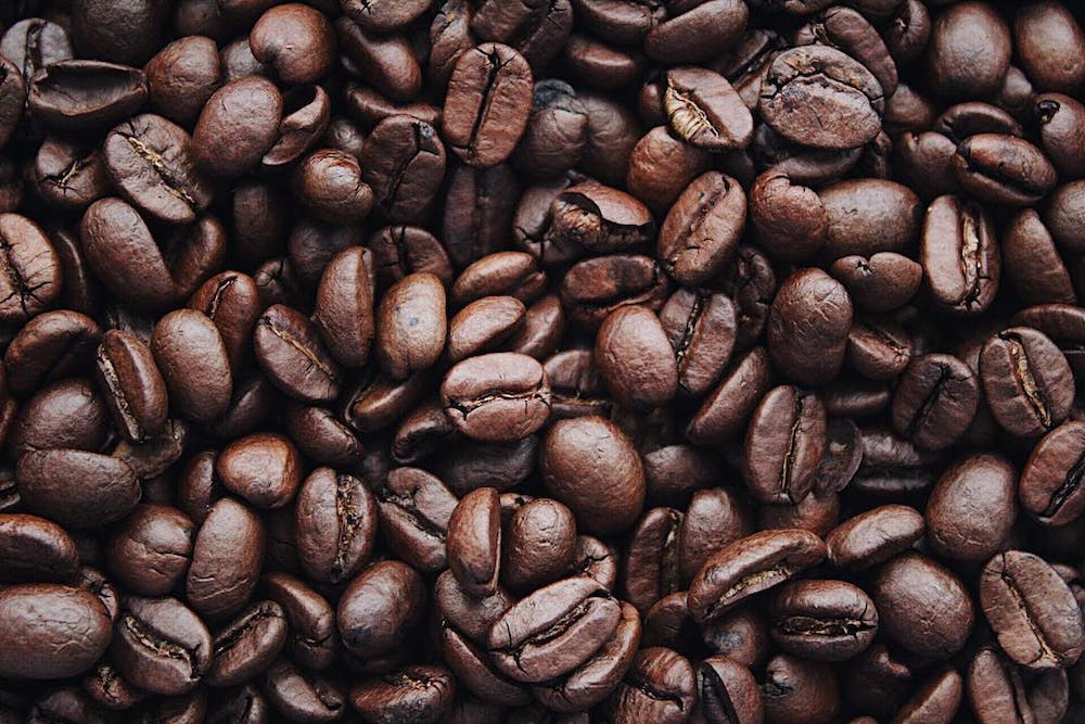 Odkrywanie tajników doskonałej kawy: przewodnik po młynkach do kawy i ich wpływie na jakość naparu